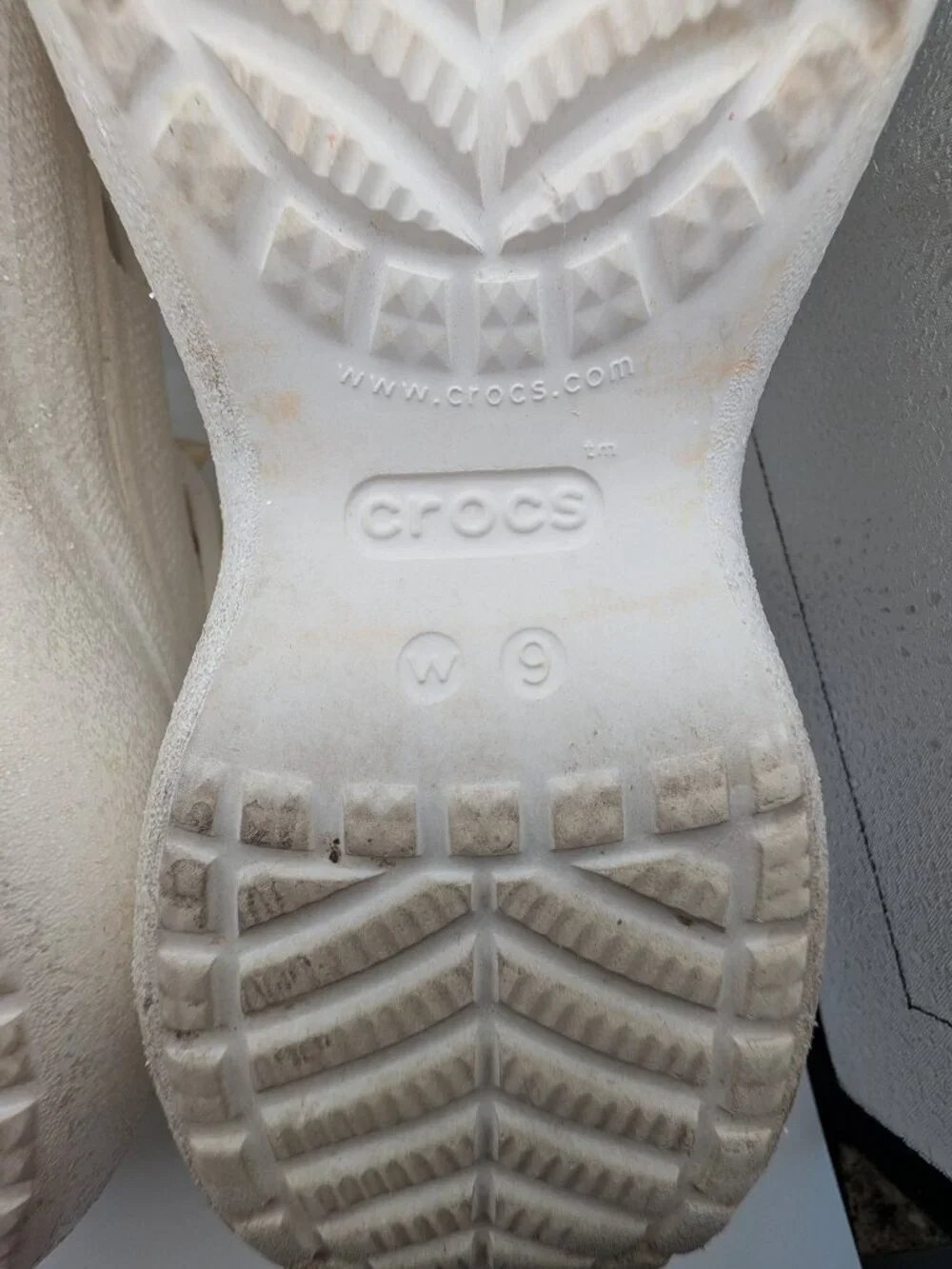 CROCS gold spike